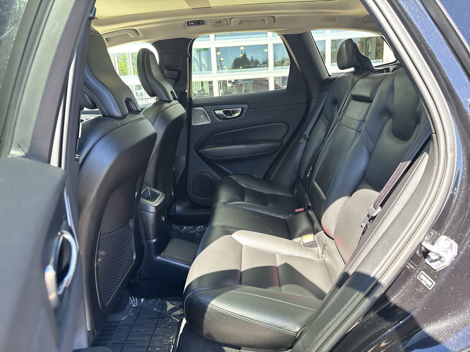 Used 2019 Volvo XC60 T8 Inscription w/ Advanced Package AWD/4WD image 6