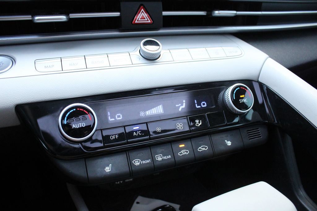 Used 2023 Hyundai Elantra Limited FWD image 16