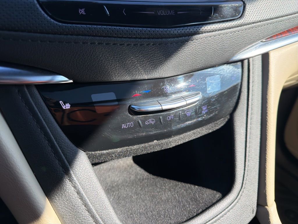 Used 2019 Cadillac XT5 Luxury image 34