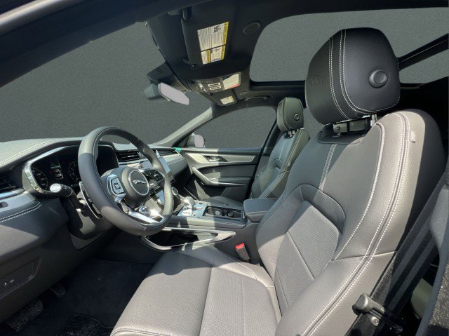 New 2026 Jaguar F-PACE R-Dynamic S image 18