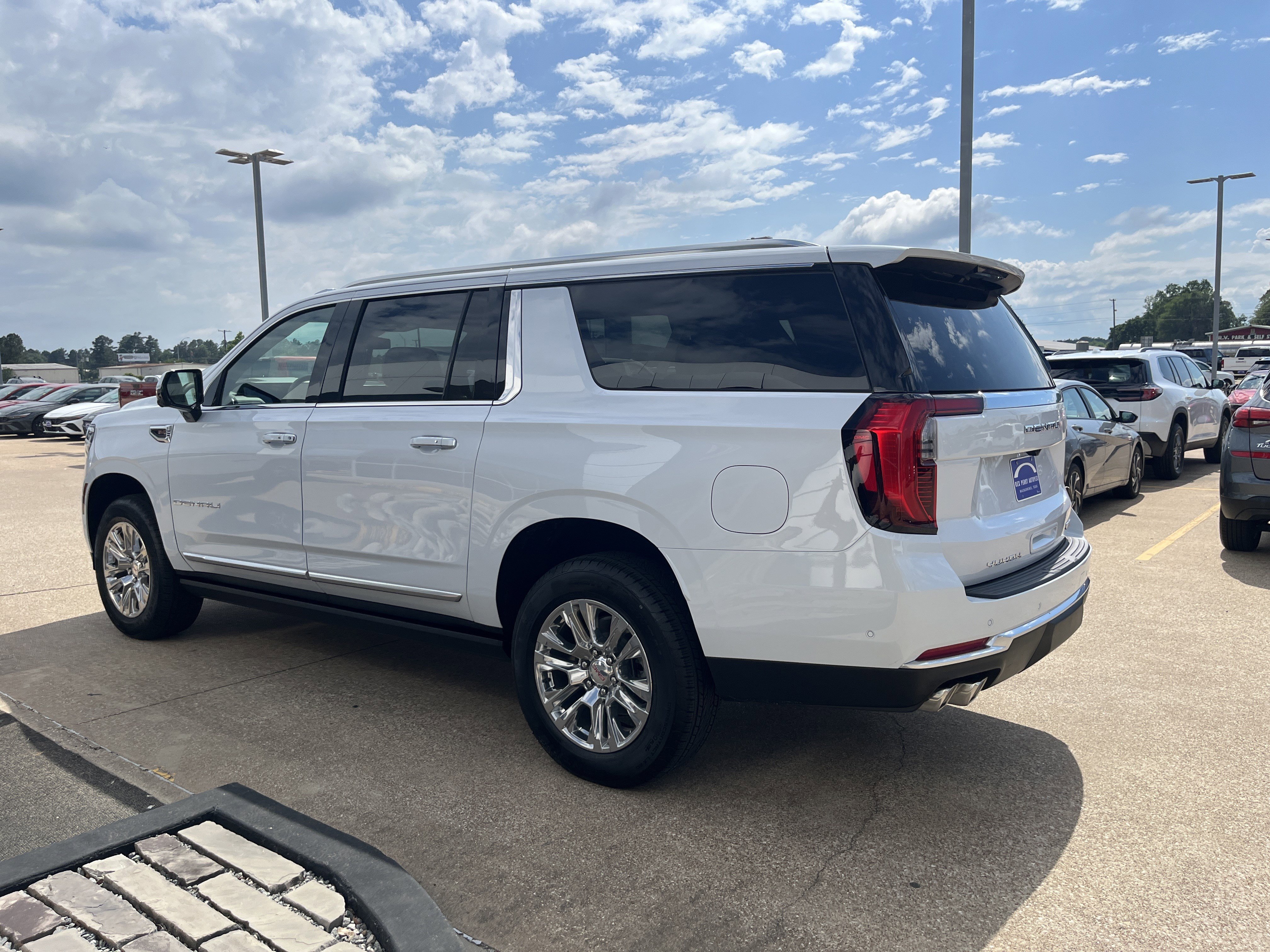 New 2026 GMC Yukon XL Denali w/ Sun & Power Step Package AWD/4WD image 4