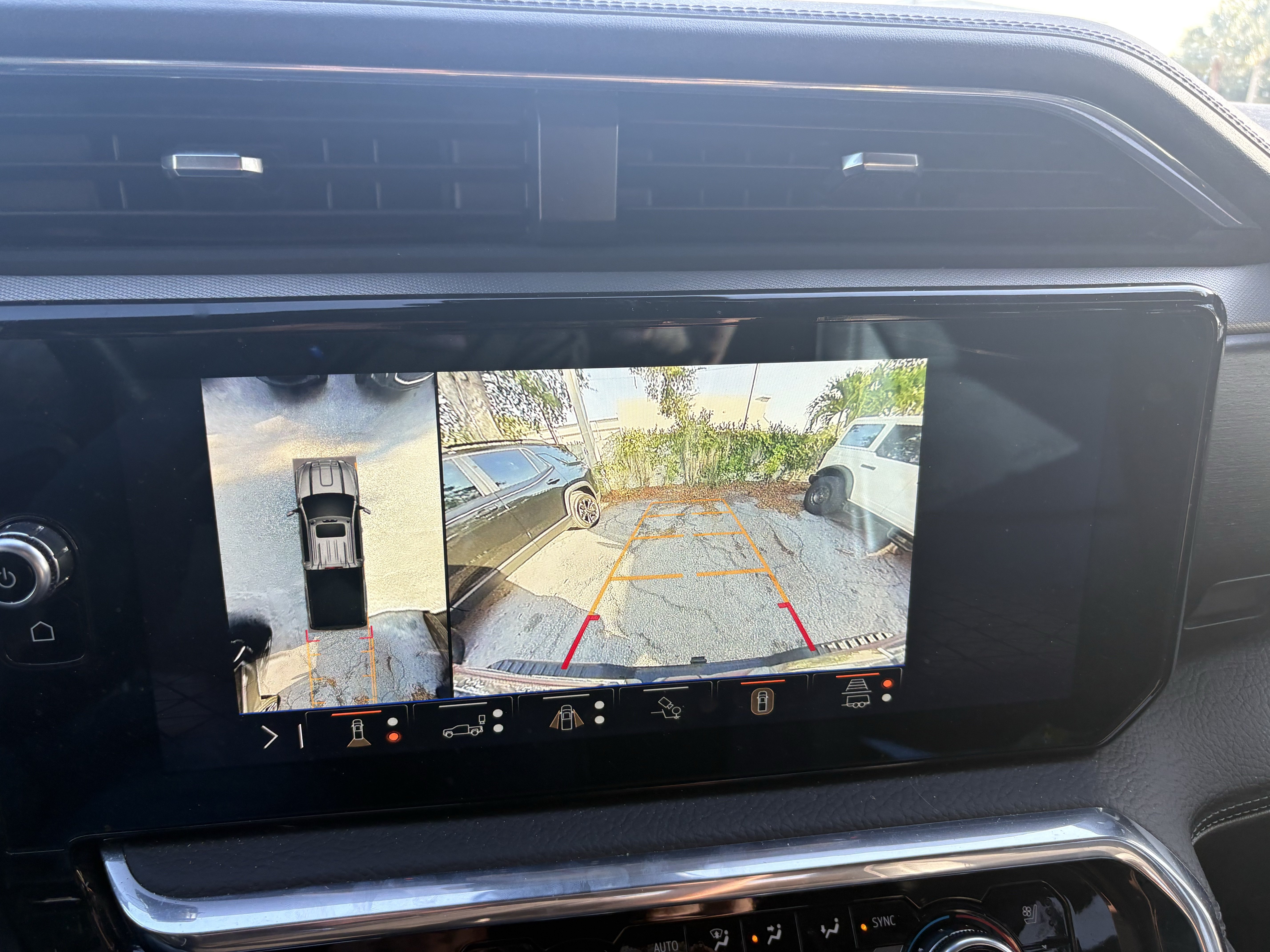 Used 2025 GMC Sierra 2500 Denali w/ Denali Reserve Package AWD/4WD image 12