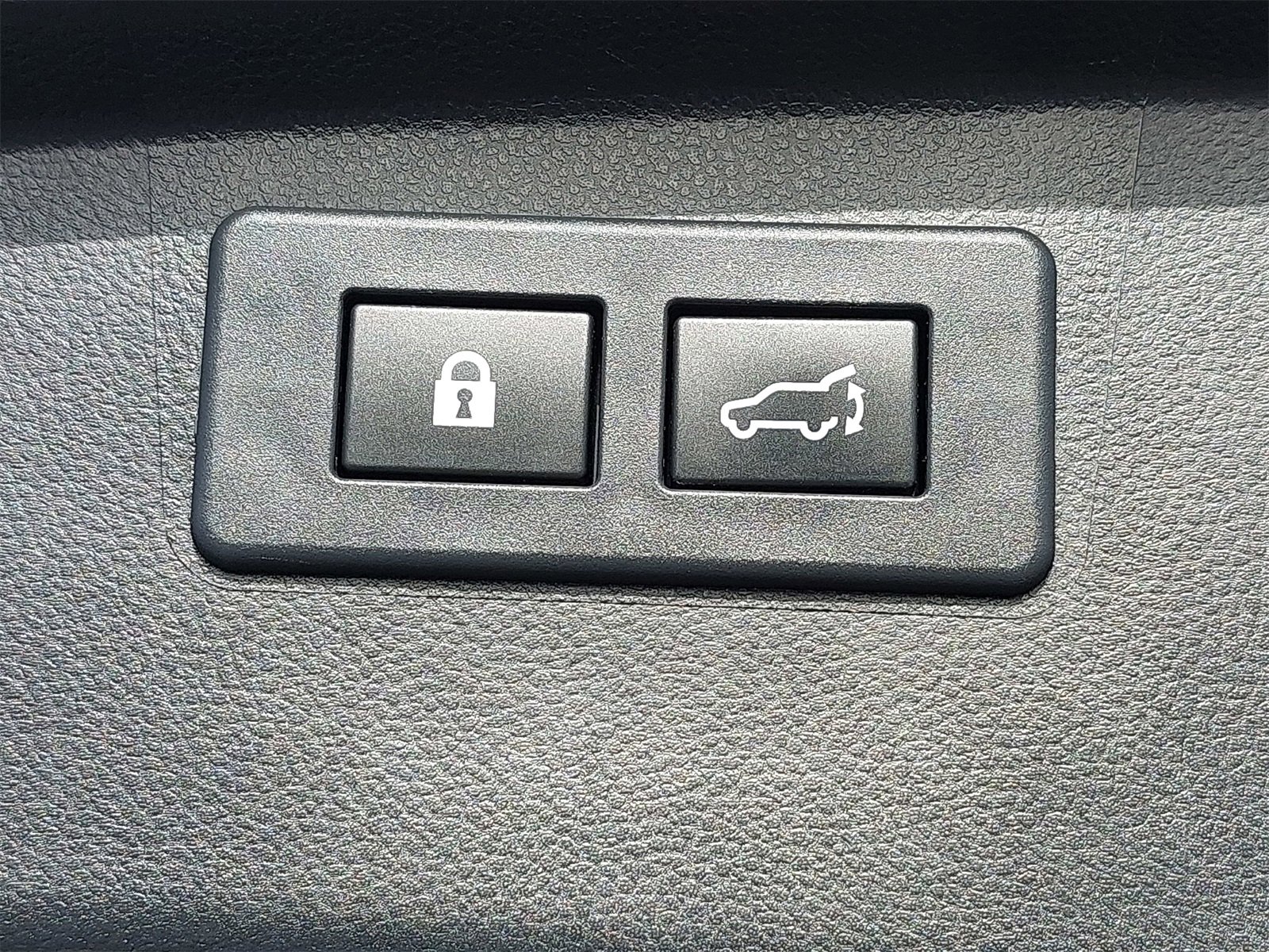 Used 2020 Subaru Outback Premium image 13