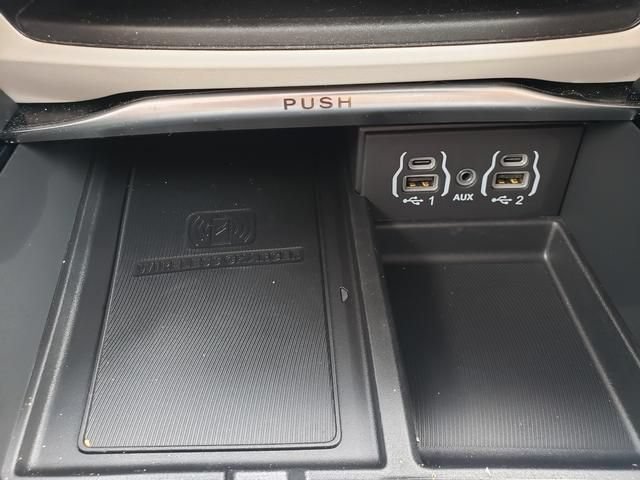 Used 2024 Chrysler Pacifica Limited FWD image 22