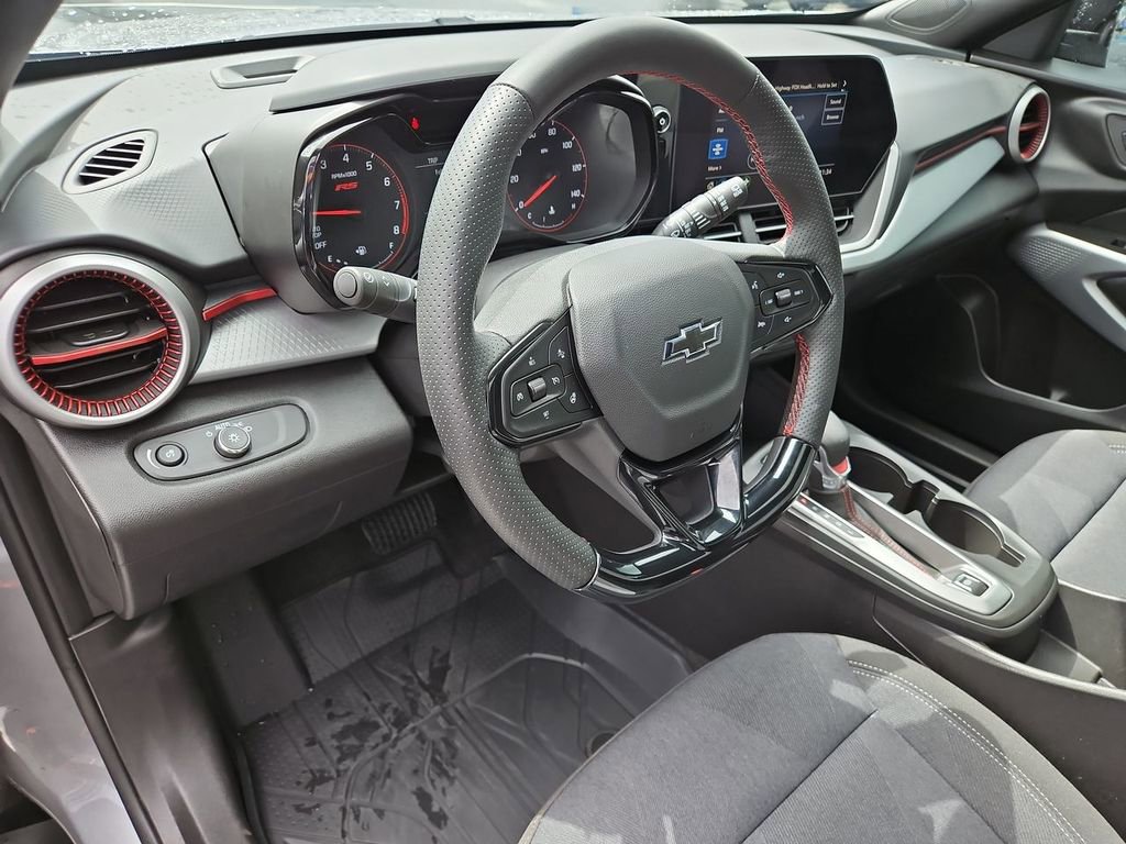 Certified 2025 Chevrolet Trax RS w/ Sunroof Package image 10