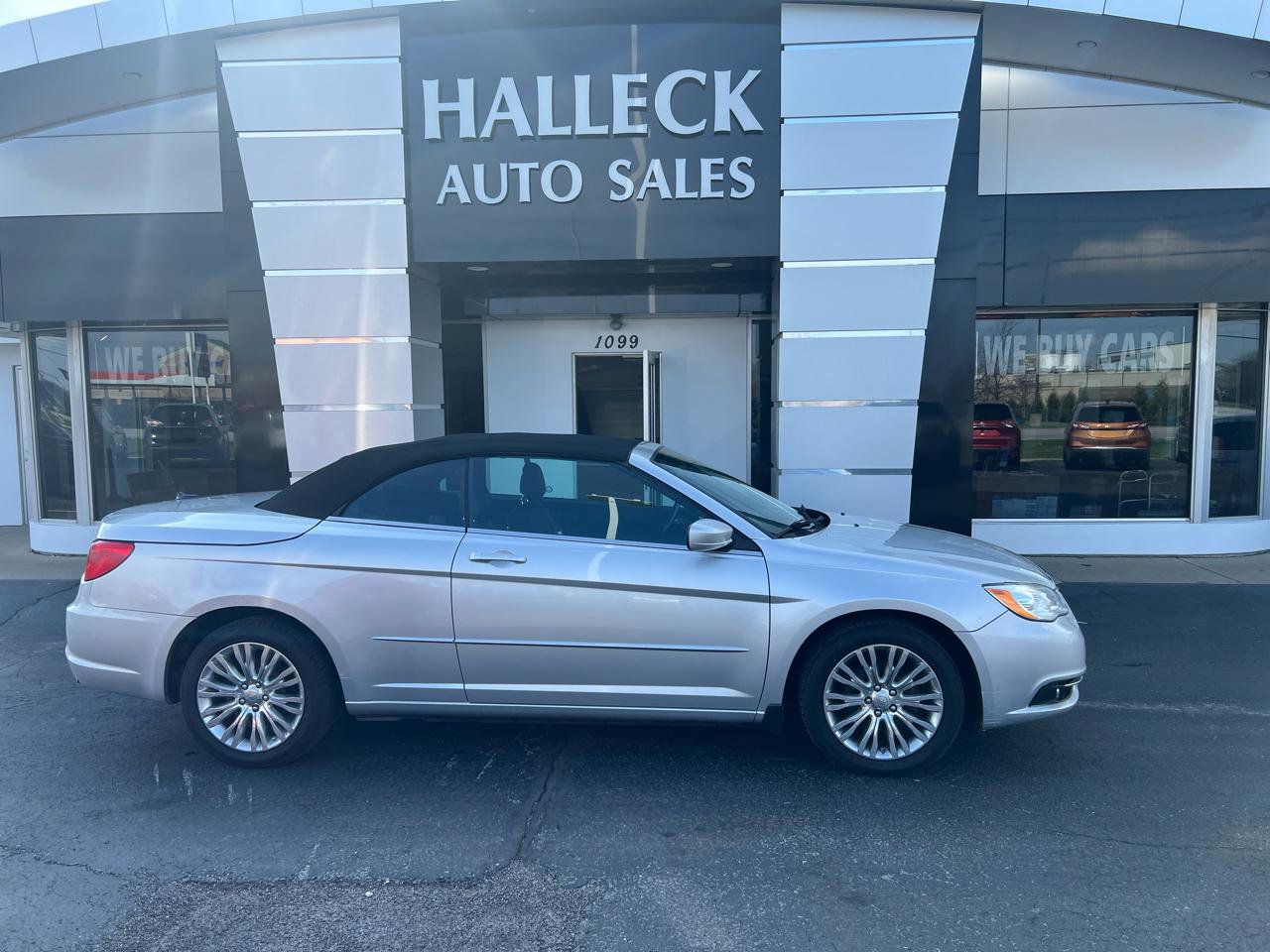 Used 2012 Chrysler 200 Touring image 1