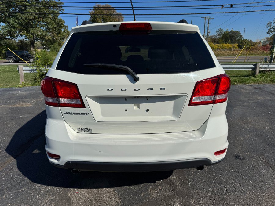 Used 2018 Dodge Journey SXT w/ Blacktop Package FWD image 4