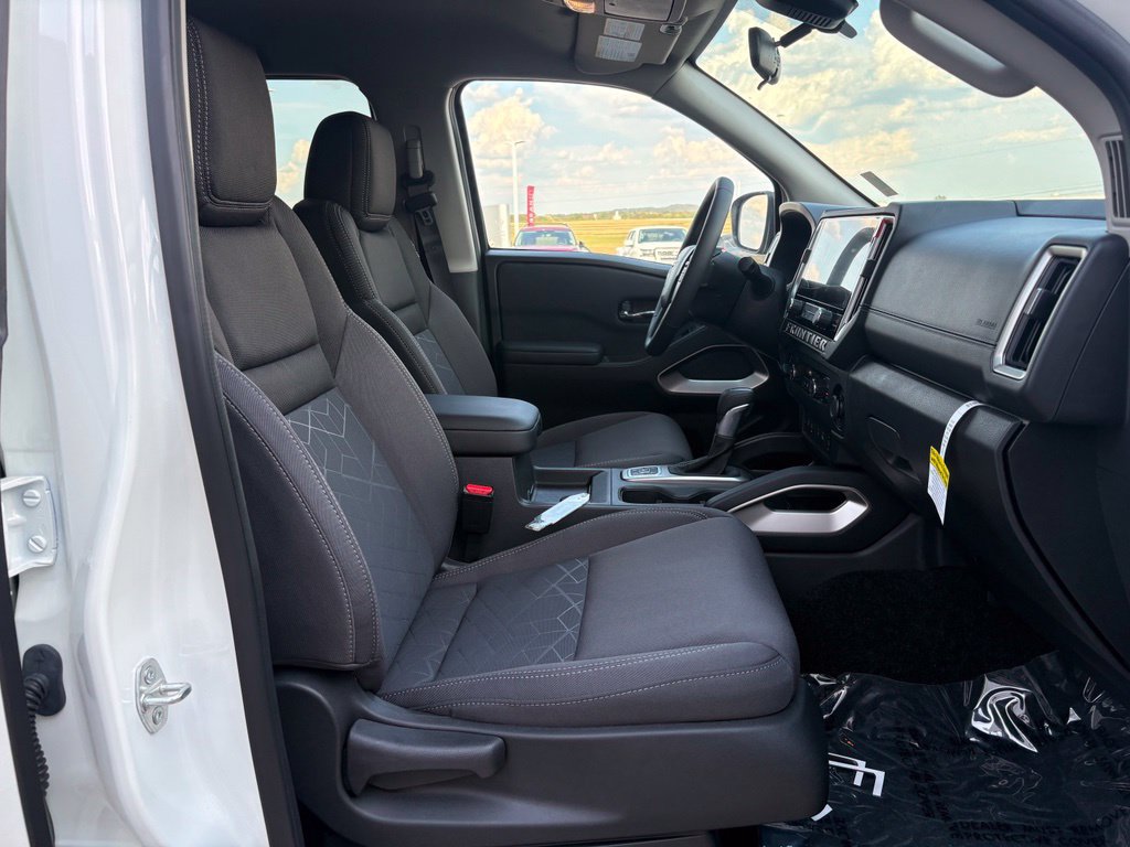New 2026 Nissan Frontier SV w/ All-Weather Content Package AWD/4WD image 18