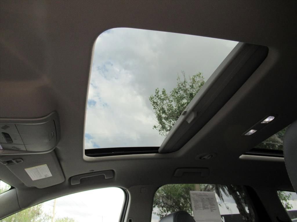 Used 2019 Buick Enclave Essence w/ LPO, Sport Appearance Package image 18