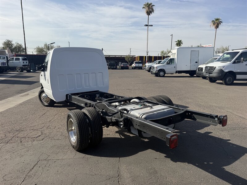 Used 2024 Ford E-450 and Econoline 450 Super Duty w/ Driver's Safety Package RWD image 4