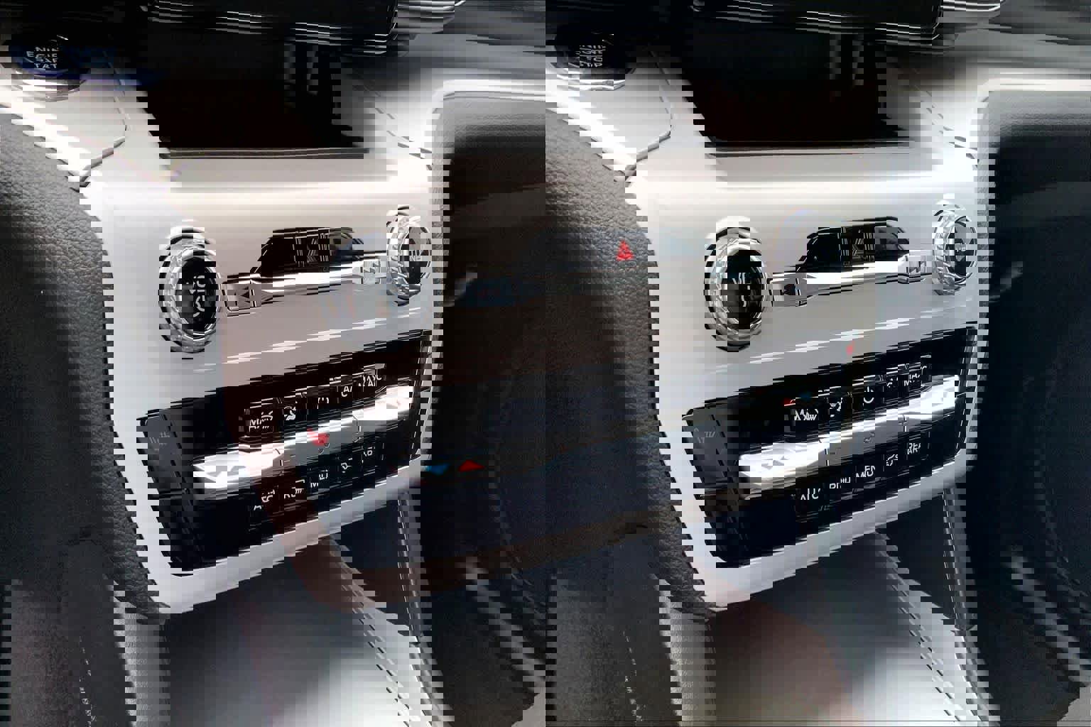 Used 2023 Ford Explorer XLT image 31