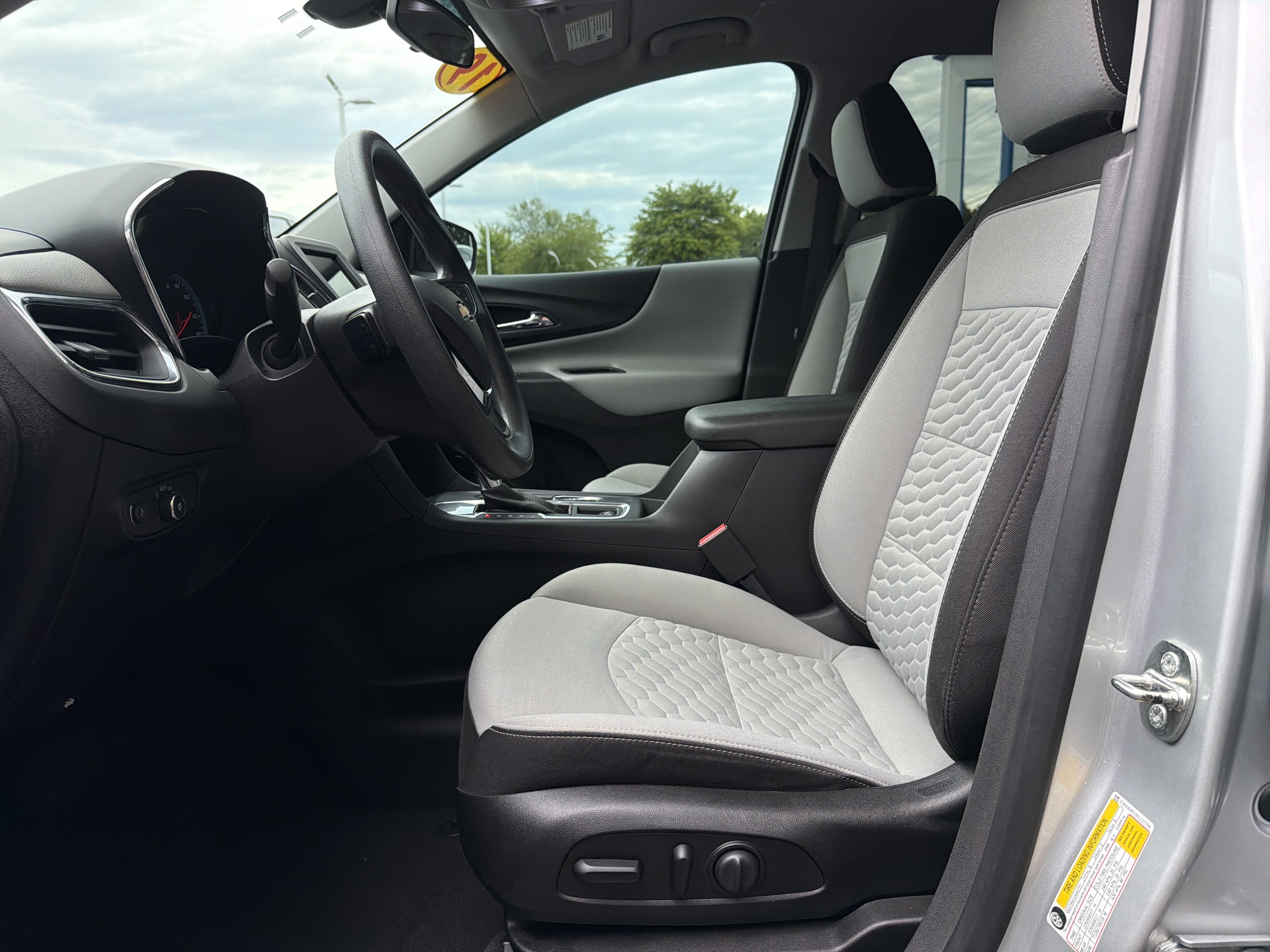 Used 2019 Chevrolet Equinox LS w/ LS Convenience Package FWD image 16