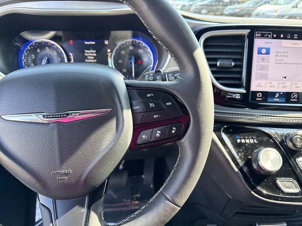 Used 2024 Chrysler Pacifica Touring image 31