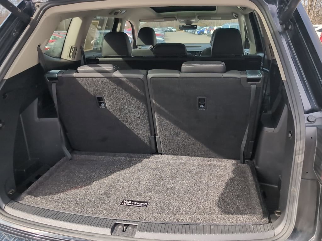 Used 2023 Volkswagen Atlas SEL R-Line image 11