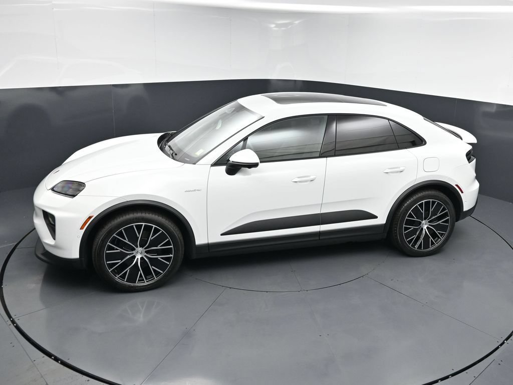 New 2026 Porsche Macan 4 Electric AWD/4WD image 13