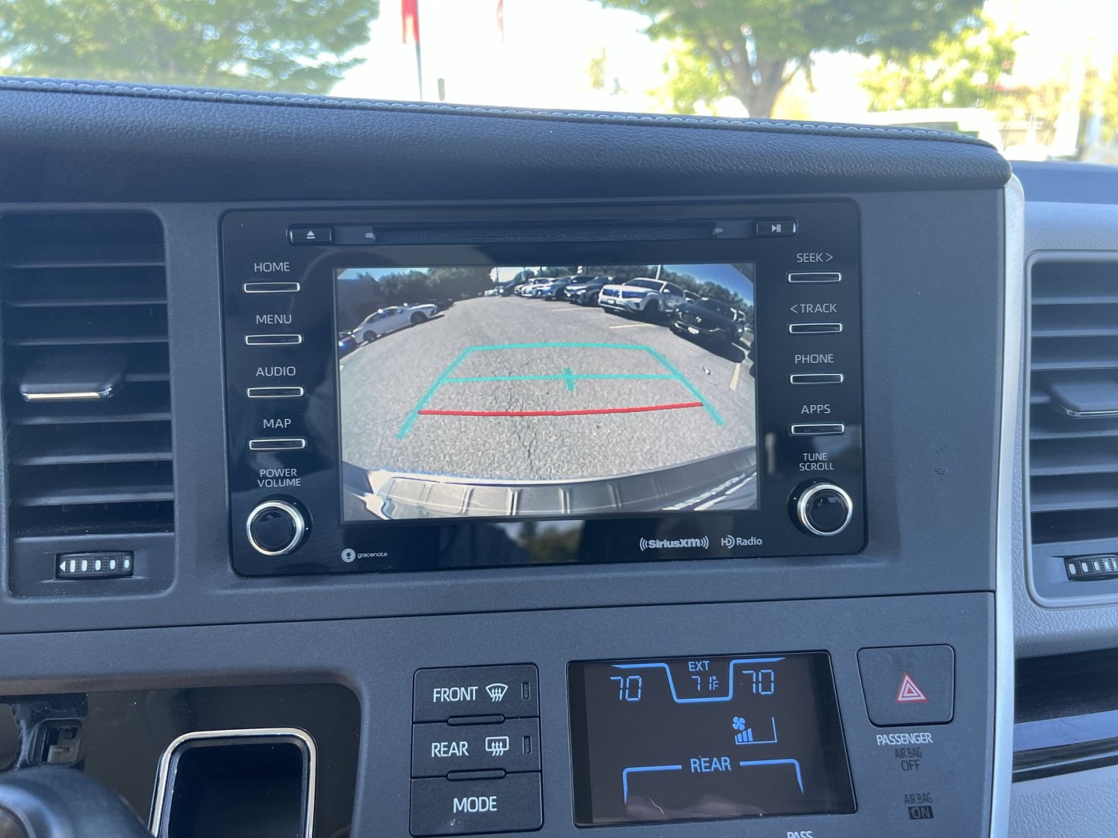 Used 2020 Toyota Sienna XLE w/ XLE Navigation Package FWD image 19