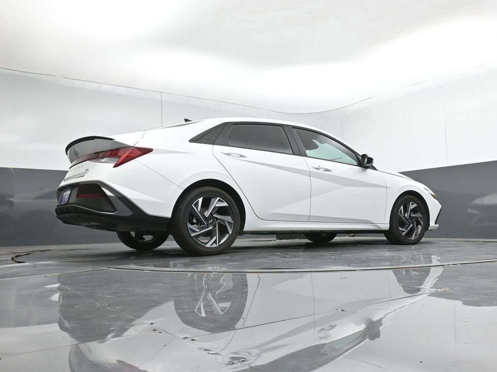 Used 2025 Hyundai Elantra SEL FWD image 43