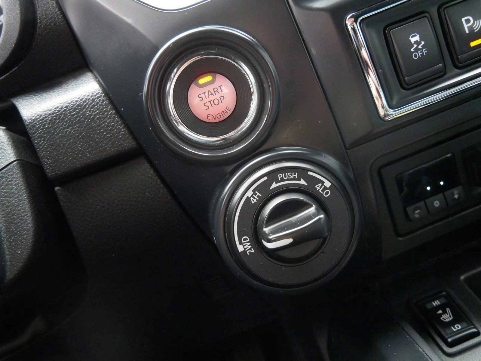 Used 2018 Nissan Titan SL w/ Midnight Edition image 26