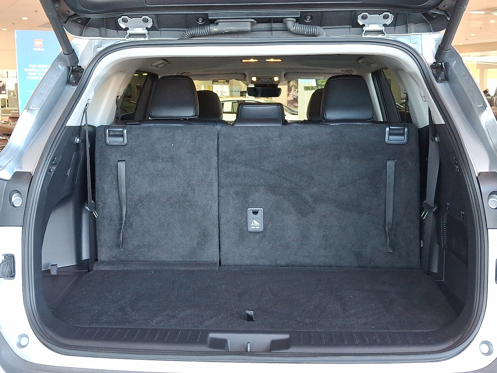 Certified 2025 Toyota Highlander XLE image 28