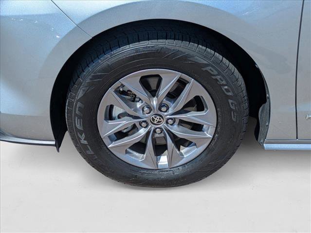 Used 2021 Toyota Sienna XLE w/ XLE Plus Package image 22