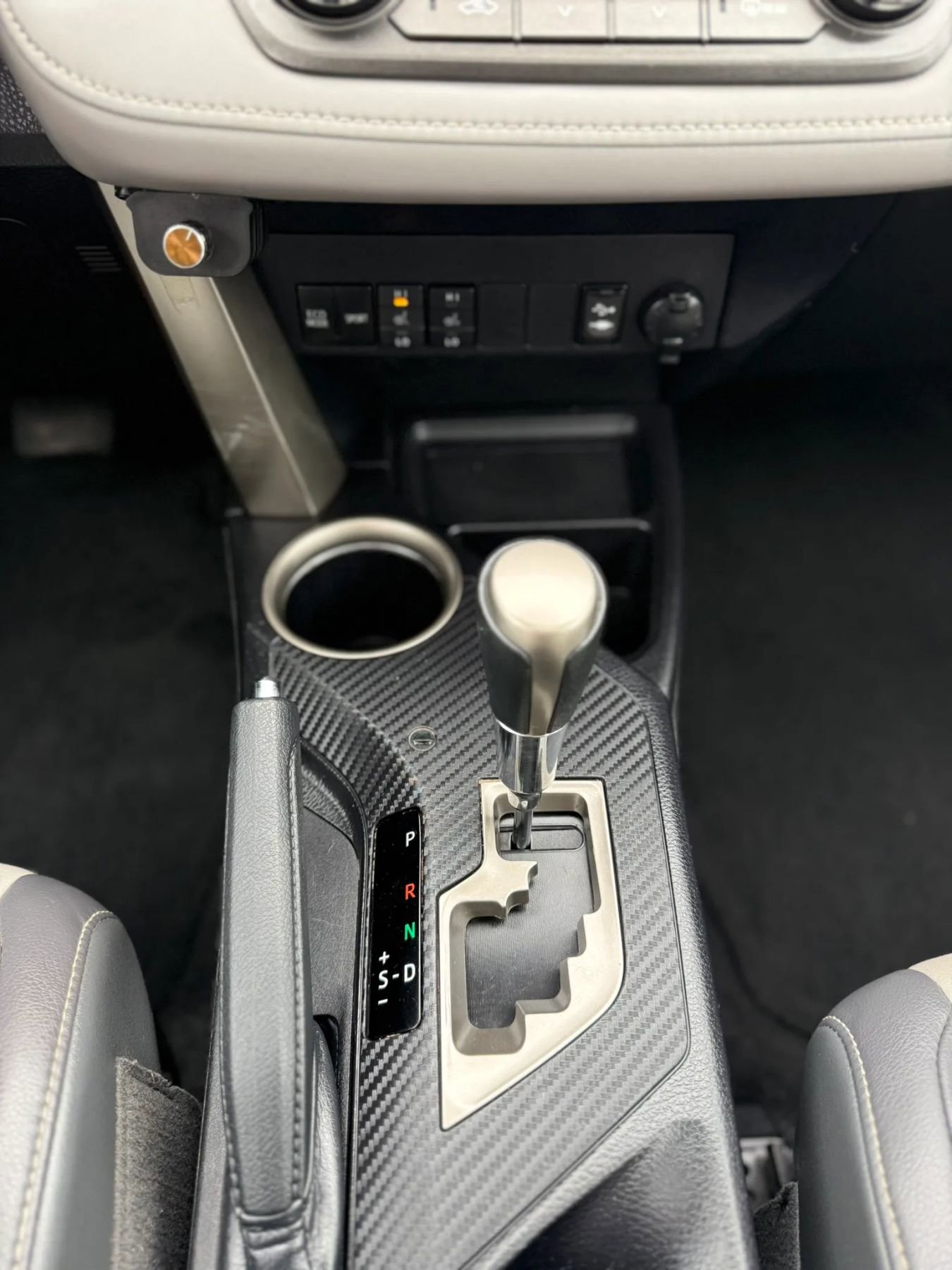 Used 2015 Toyota RAV4 Limited image 33