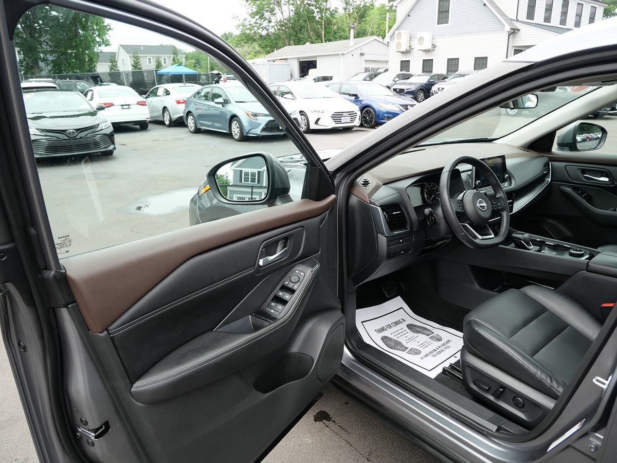 Used 2022 Nissan Rogue SV w/ SV Premium Package AWD/4WD image 16