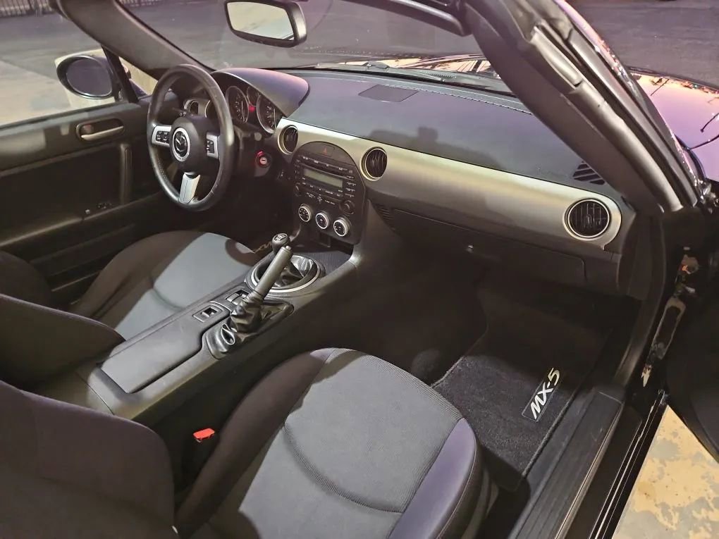 Used 2010 MAZDA MX-5 Miata Touring w/ Suspension Pkg image 18