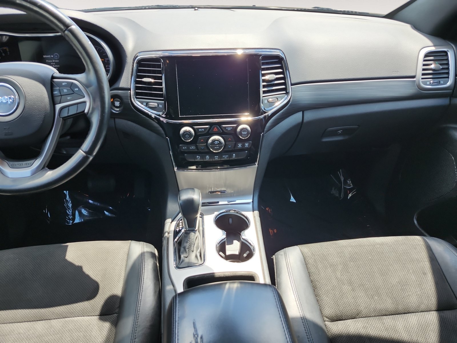 Used 2019 Jeep Grand Cherokee Altitude RWD image 12