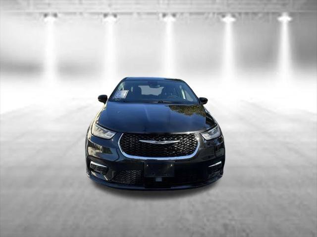 Certified 2023 Chrysler Pacifica Touring-L FWD video 2