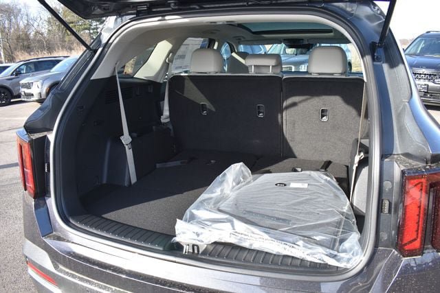 New 2026 Kia Sorento S w/ S Panoramic Sunroof Package FWD image 17