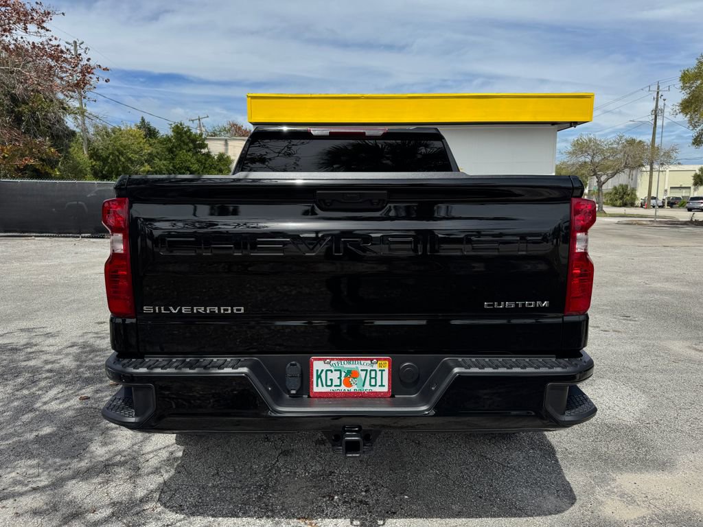 Used 2025 Chevrolet Silverado 1500 Custom image 6
