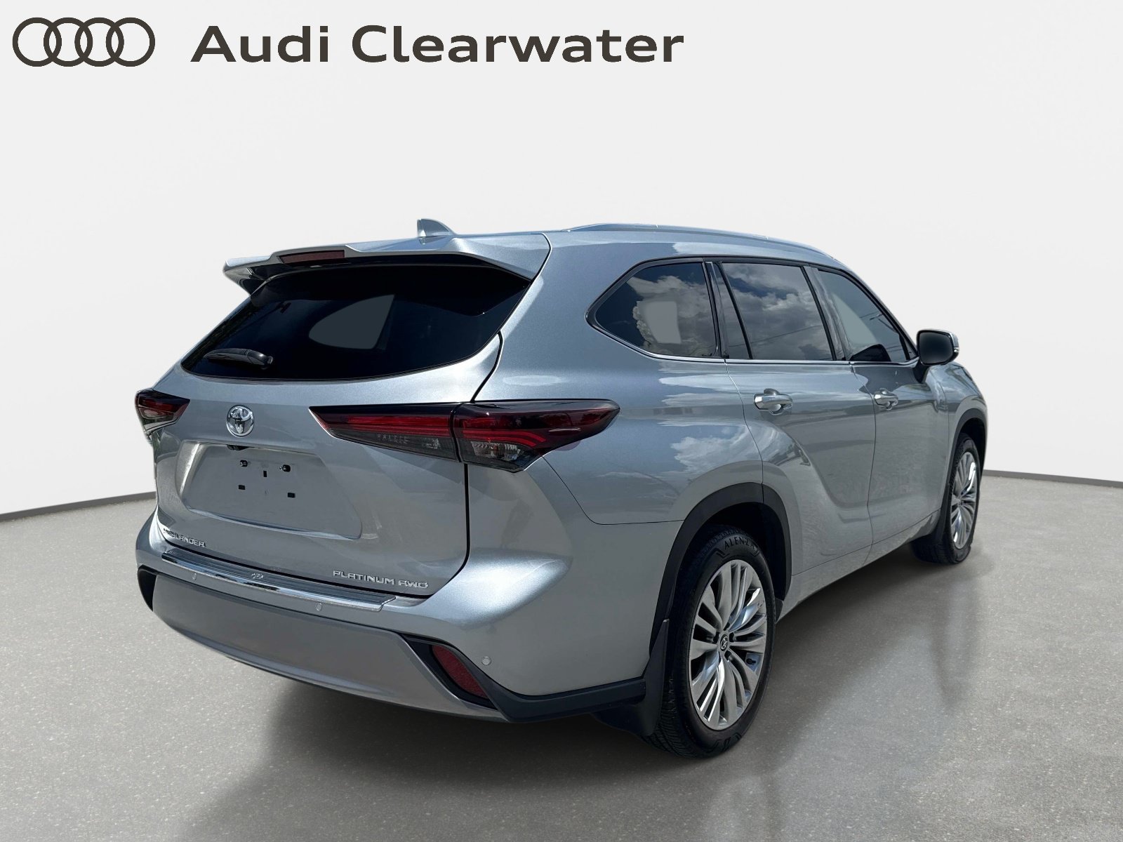 Used 2025 Toyota Highlander Platinum AWD/4WD image 4