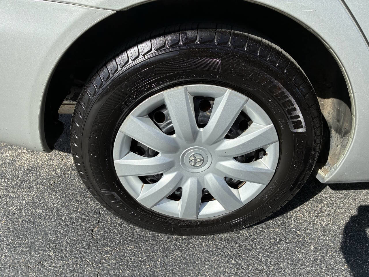 Used 2005 Toyota Camry LE FWD image 26