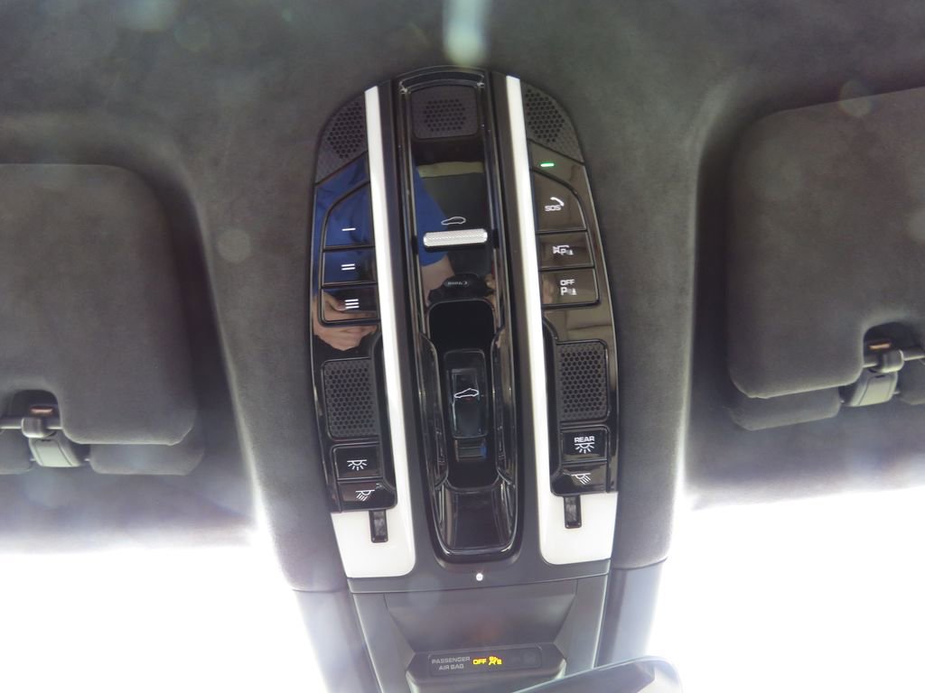 Used 2021 Porsche Cayenne Turbo AWD/4WD image 29