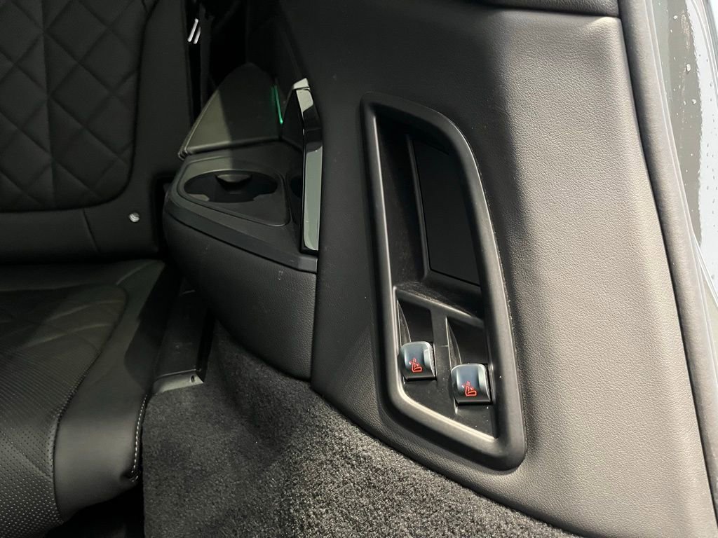 Used 2023 BMW X7 xDrive40i w/ Parking Assistance Package image 27