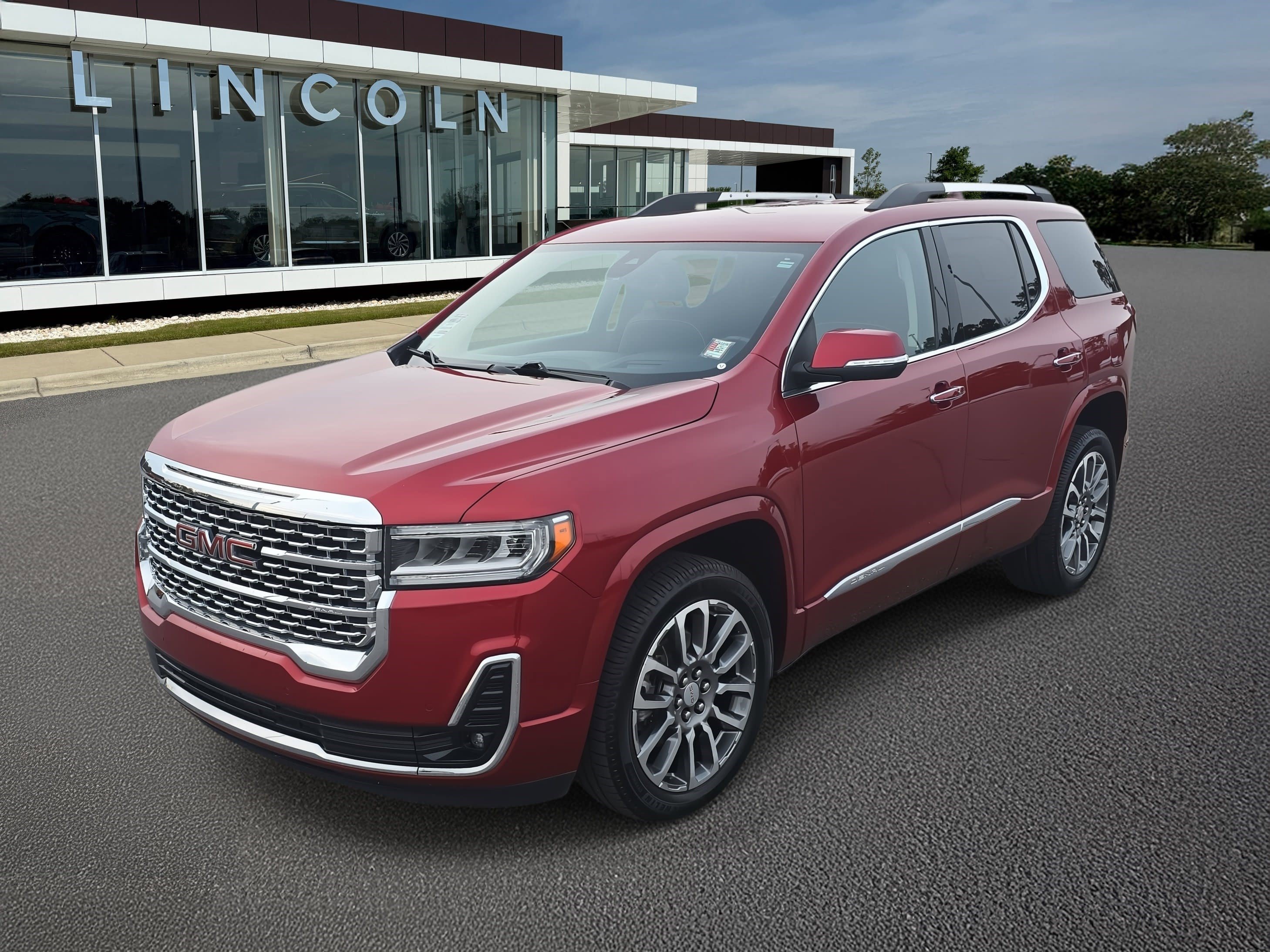 Used 2021 GMC Acadia Denali w/ Trailering Package image 1