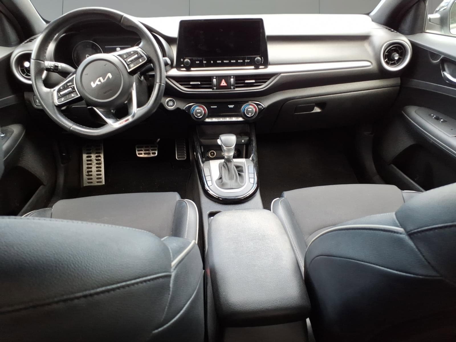Used 2023 Kia Forte GT-Line w/ GT-Line Premium Package FWD image 6