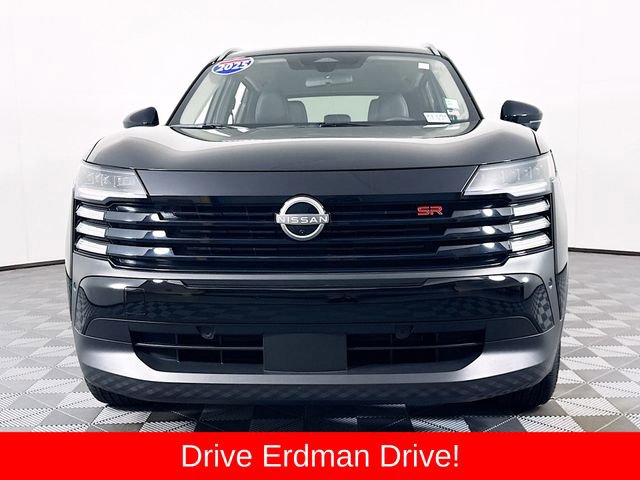 Used 2025 Nissan Kicks SR AWD/4WD image 2
