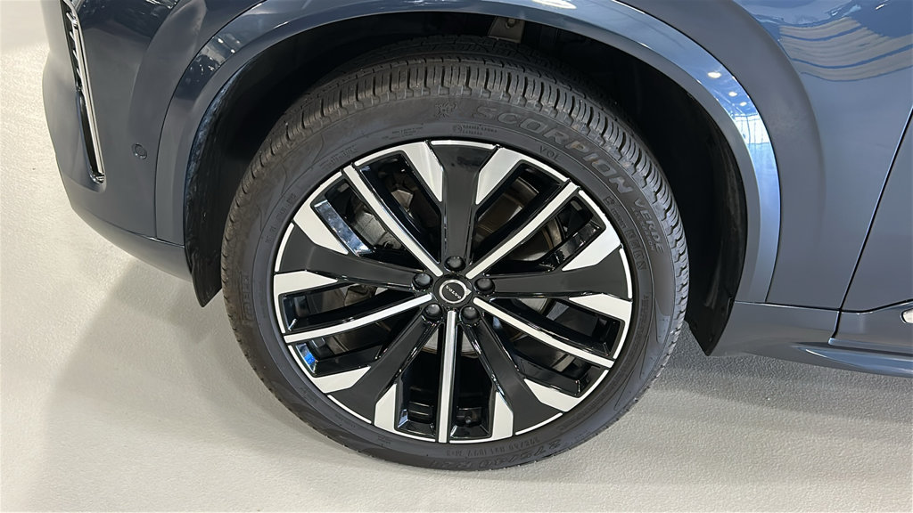 Certified 2026 Volvo XC90 B6 Plus AWD/4WD image 8