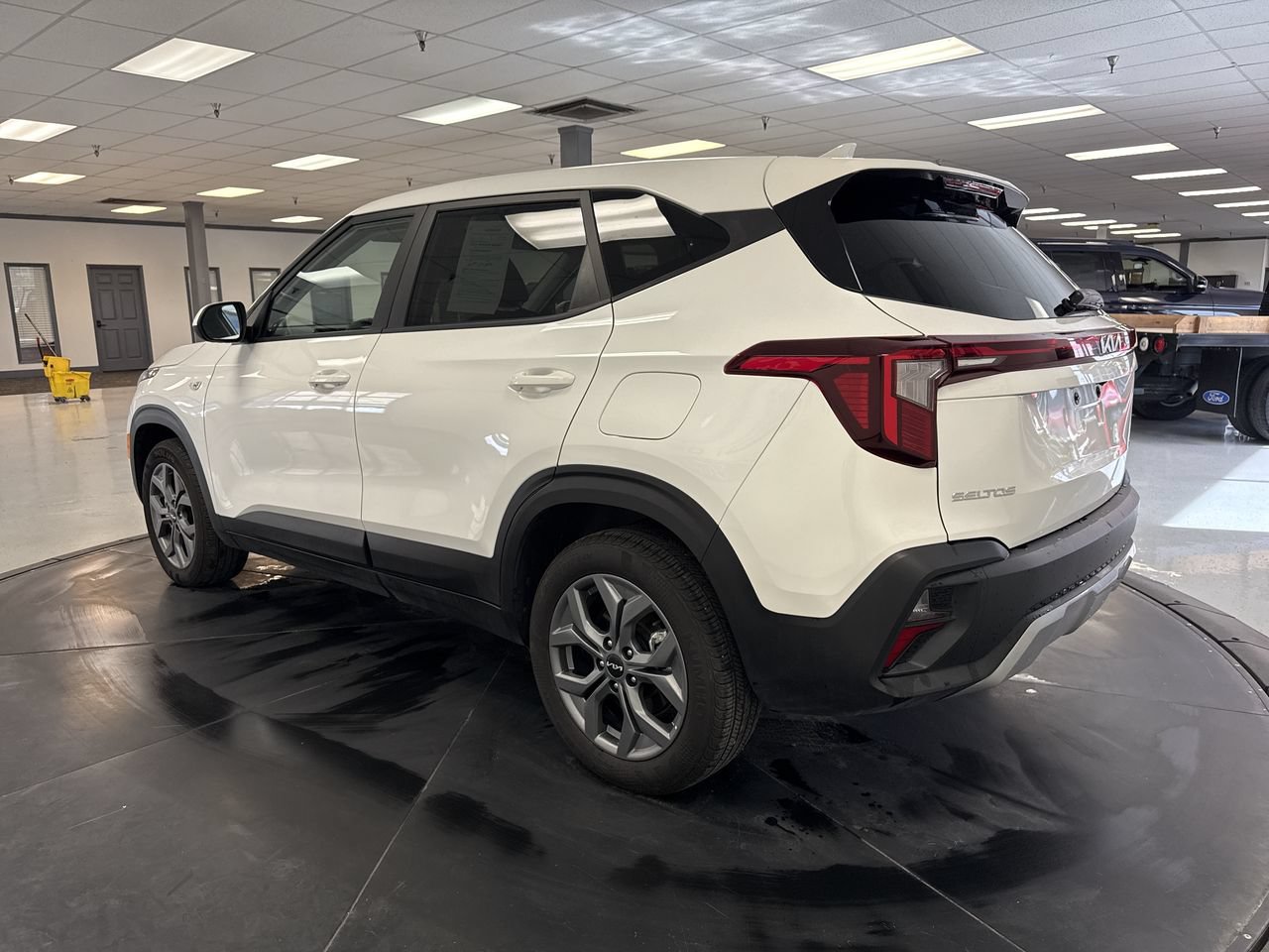 Used 2026 Kia Seltos LX AWD/4WD image 6
