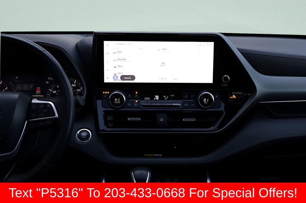 Used 2023 Toyota Highlander XLE AWD/4WD image 38