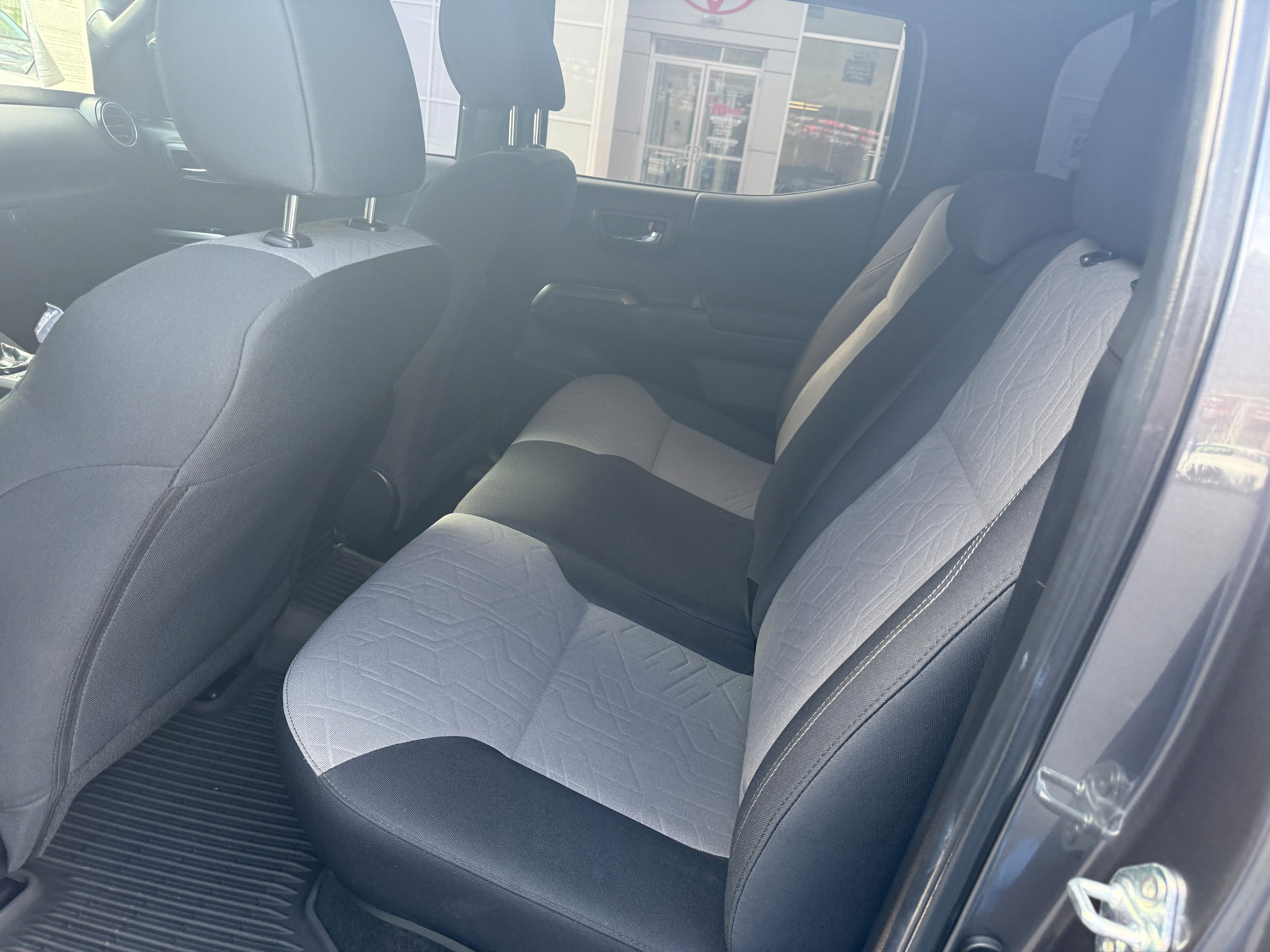 Used 2022 Toyota Tacoma TRD Sport w/ Technology Package image 11