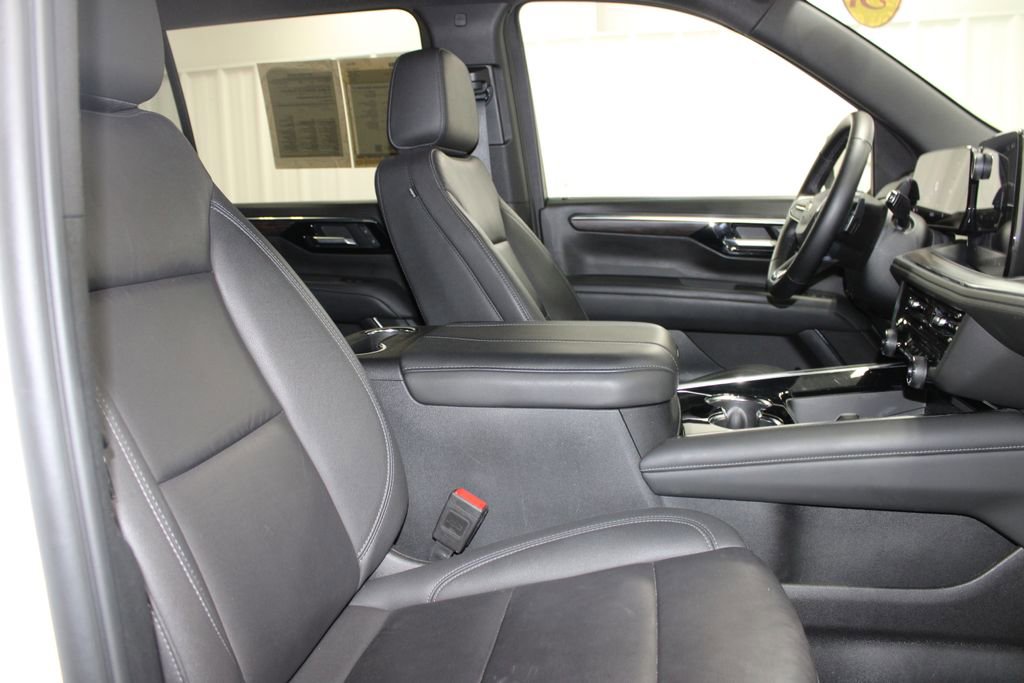 Used 2025 Chevrolet Suburban LT image 24
