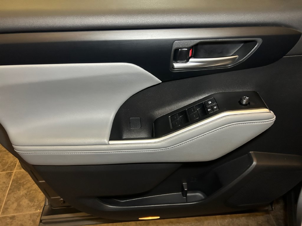 Certified 2026 Toyota Highlander XLE AWD/4WD image 16