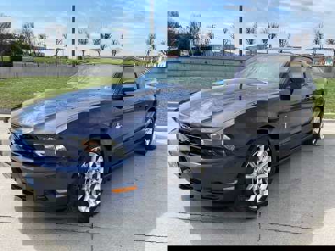 Used 2010 Ford Mustang Coupe image 2