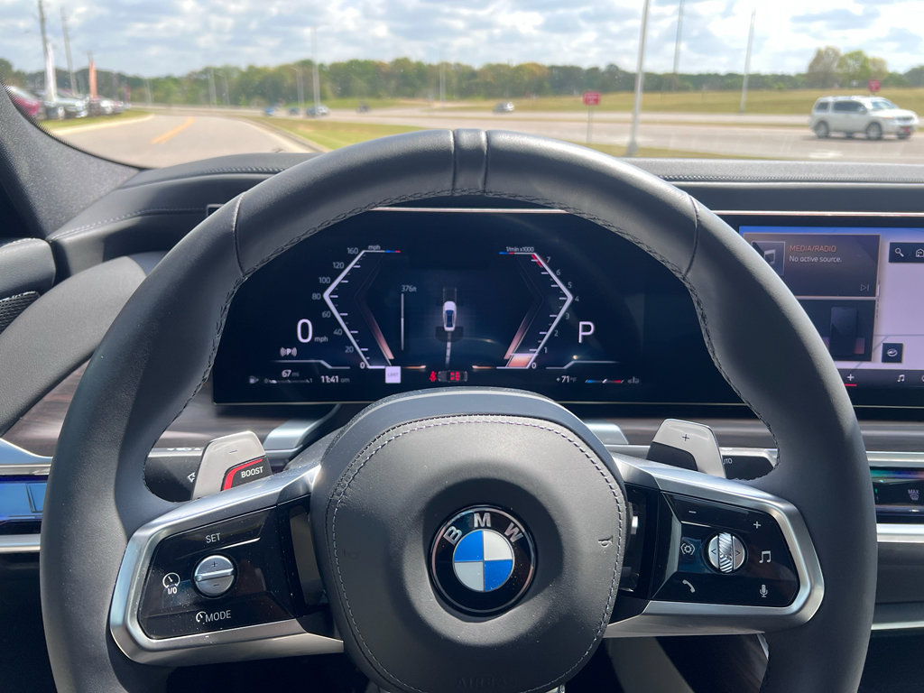 Used 2025 BMW 740i image 17