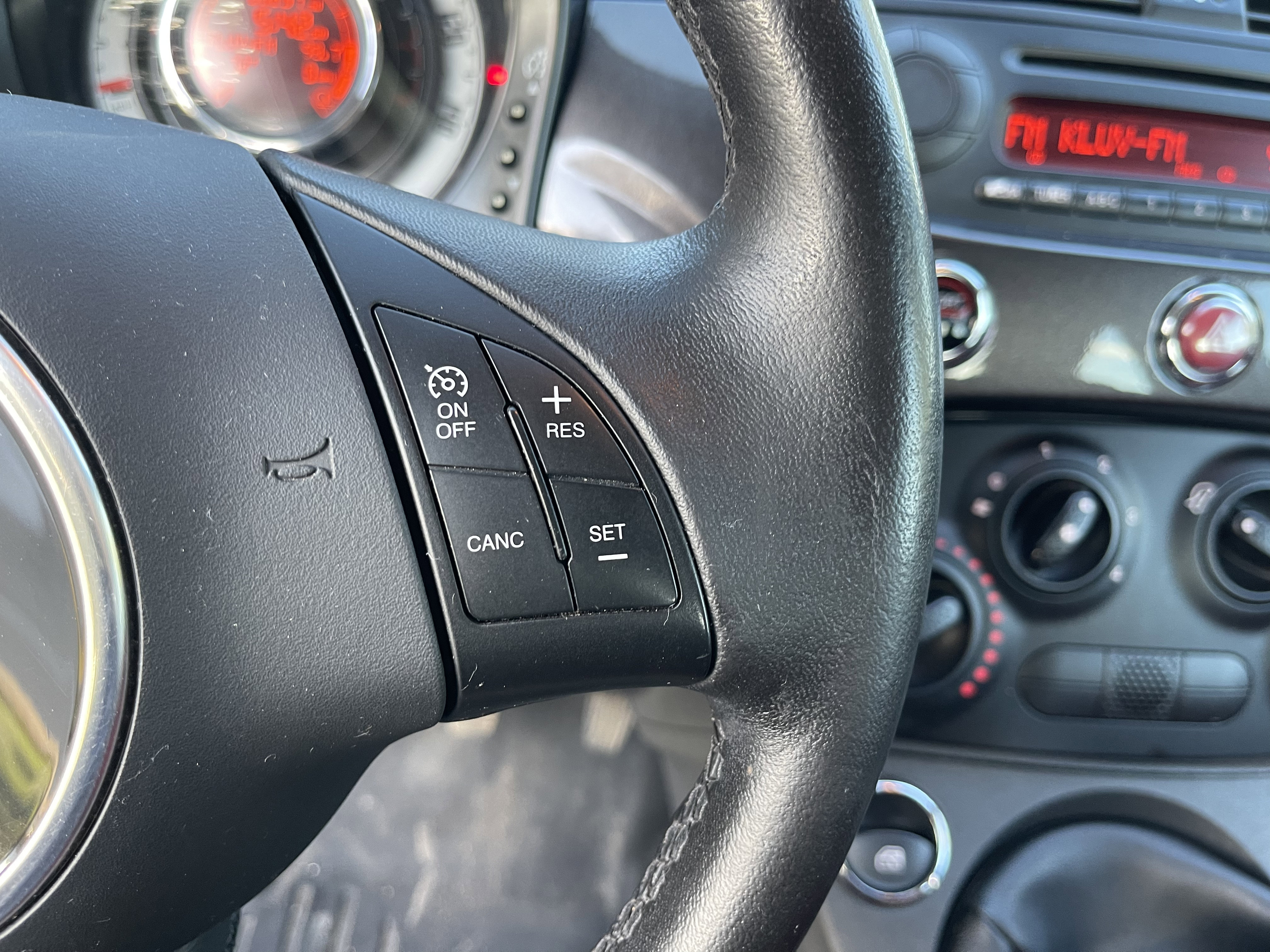 Used 2014 FIAT 500 Pop image 22
