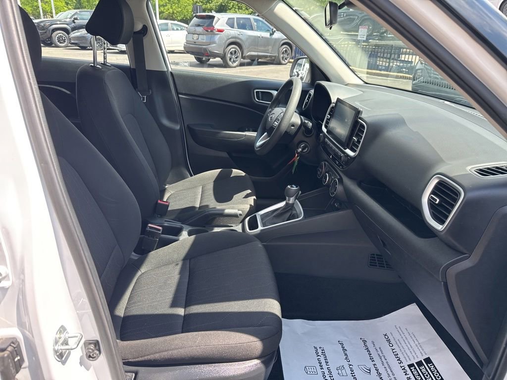 Used 2021 Hyundai Venue SE FWD image 32
