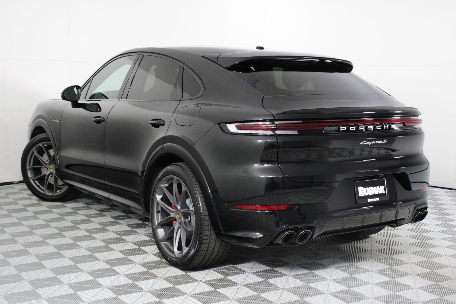 Certified 2025 Porsche Cayenne S image 3