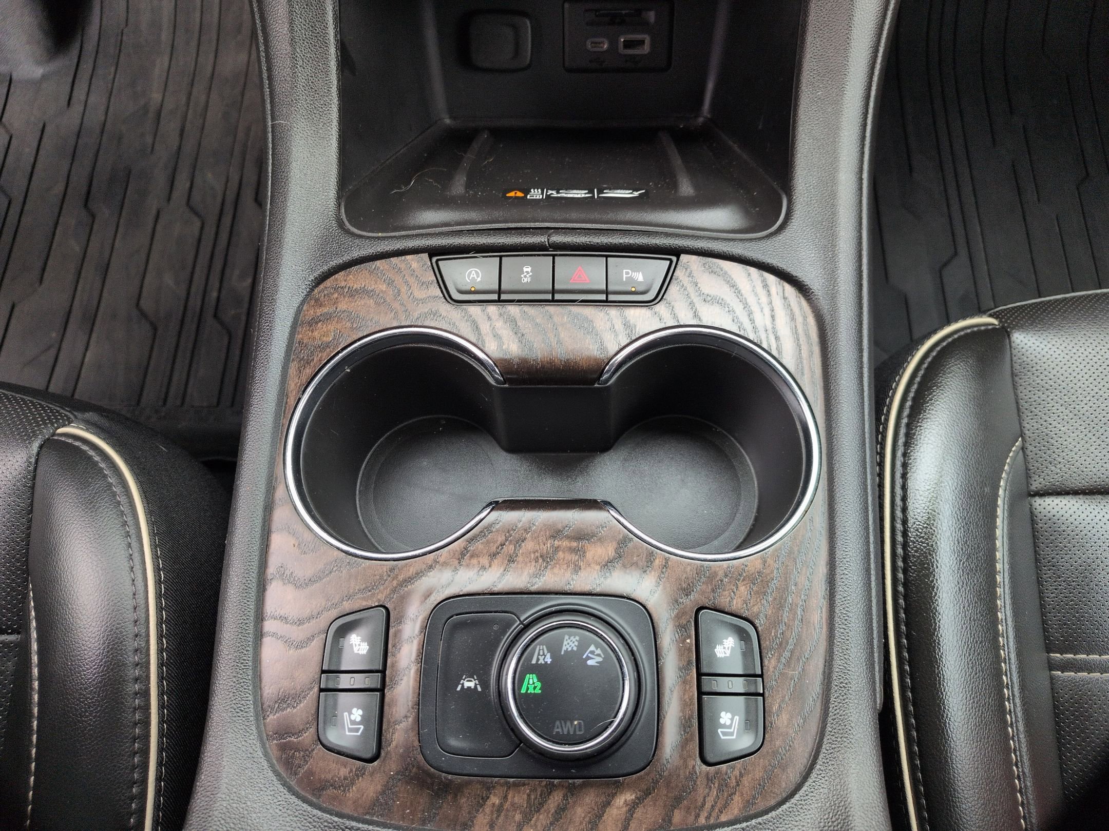 Used 2021 GMC Acadia Denali w/ LPO, Floor Liner Package image 14